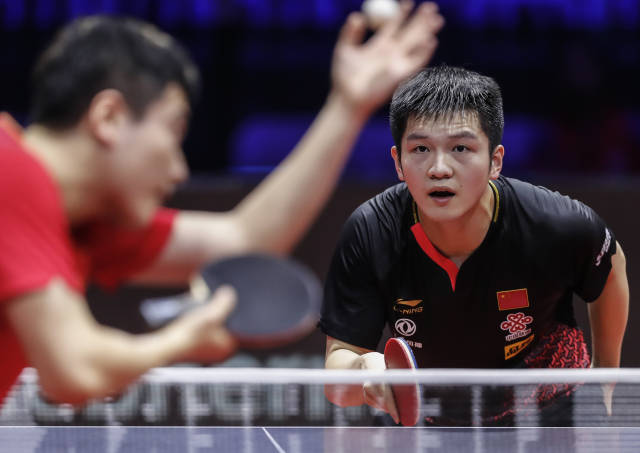 雄鹿在侧翼 雄鹿在侧翼