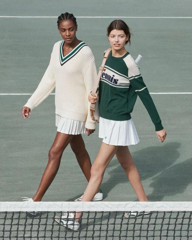 并且展现出 并且展现出