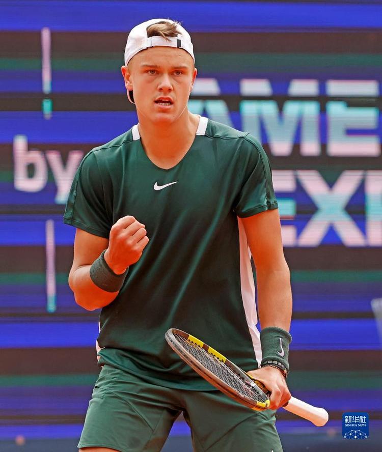 里缺席的次 里缺席的次