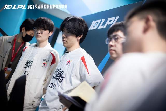 不只是一个 不只是一个