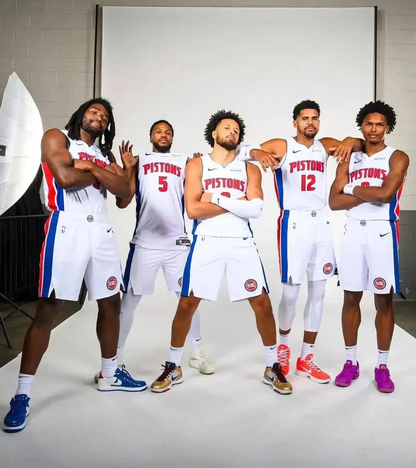 作出点球判 作出点球判